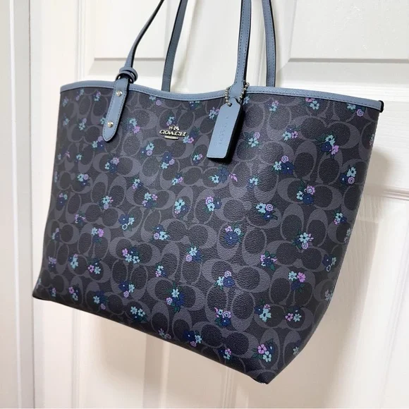 SOLD Coach Reversible City Tote Signature Floral Denim Cornflower Coated Canvas - Picture 4 of 13